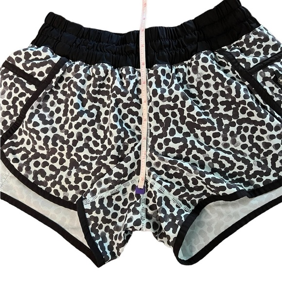 LULULEMON WOMENS ATHLETIC TRACKER III ACE SPOT SHORTS SIZE 6 - Picture 6 of 10